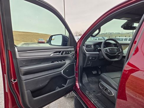 New 2026 Jeep Grand Wagoneer 4WD image 9