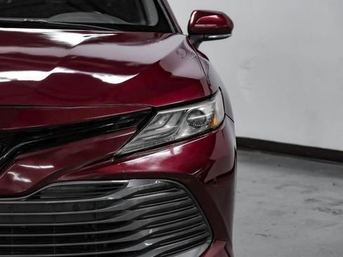 Used 2018 Toyota Camry XLE FWD image 40