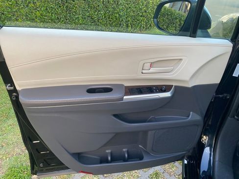 Used 2024 Toyota Sienna LE image 13