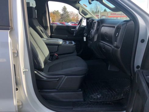 Used 2019 Chevrolet Silverado 1500 Custom w/ Custom Convenience Package image 16