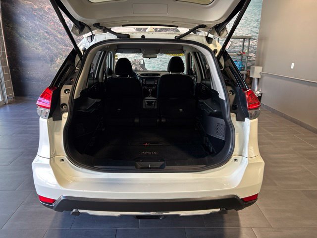 Used 2017 Nissan Rogue SV w/ SV Premium Package AWD/4WD image 32