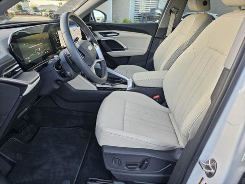 Used 2025 Audi Q5 Premium w/ Convenience Package image 2