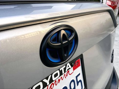 Used 2023 Toyota RAV4 XLE Premium image 28