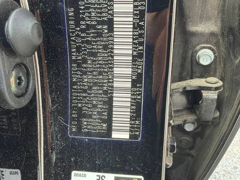 Used 2025 Toyota Corolla LE FWD image 11