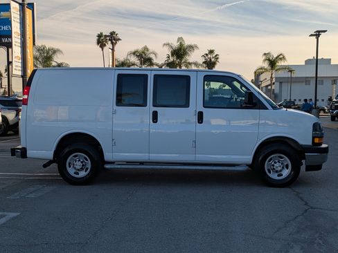 Used 2024 Chevrolet Express 2500 w/ Driver Convenience Package image 4