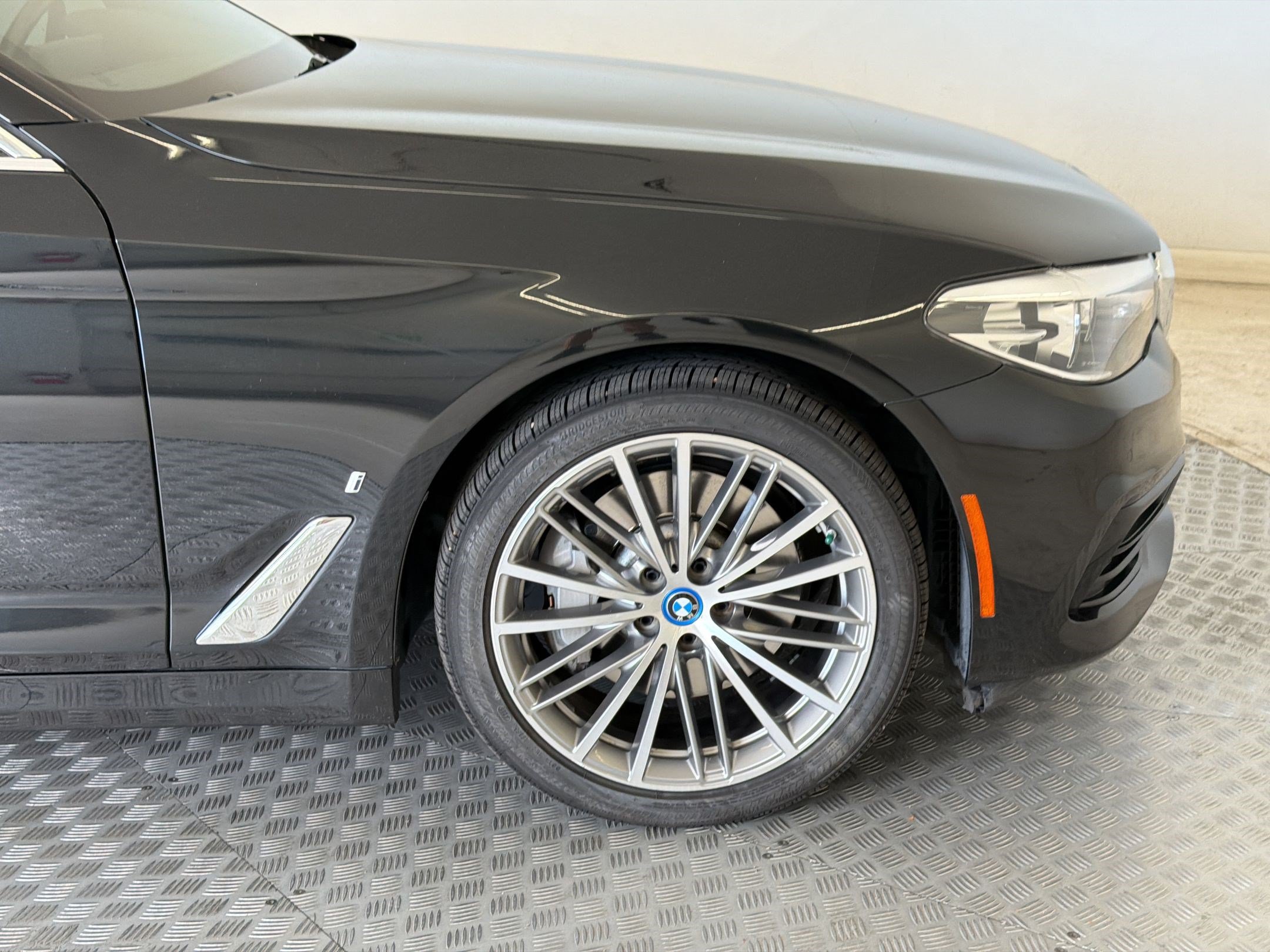 Used 2018 BMW 530e xDrive AWD/4WD image 13