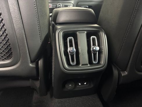 Used 2021 Volvo XC40 T5 R-Design w/ Advanced Package image 17