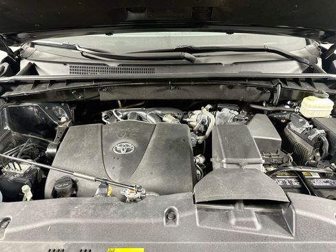 Used 2018 Toyota Highlander Limited Platinum FWD image 36