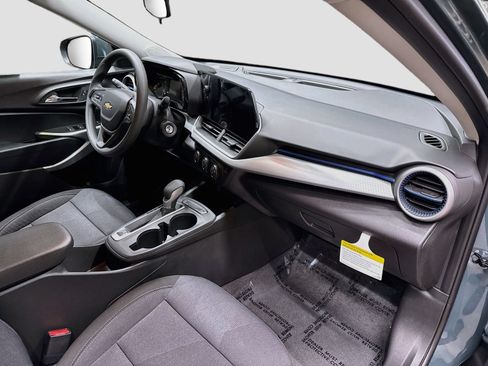 New 2026 Chevrolet Trax LS w/ LS Convenience Package FWD image 31
