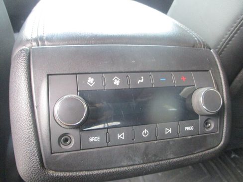 Used 2012 Chevrolet Traverse LT FWD image 25