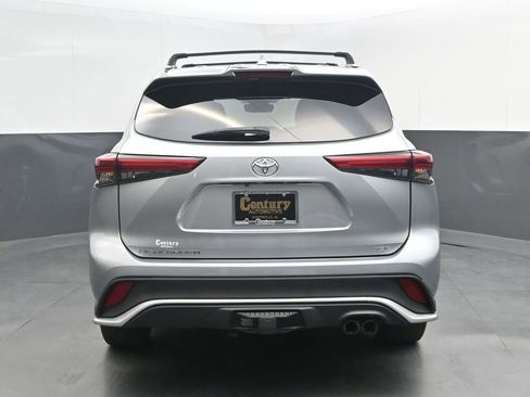 Used 2021 Toyota Highlander XSE FWD image 6