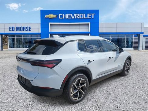 New 2026 Chevrolet Equinox EV LT image 3