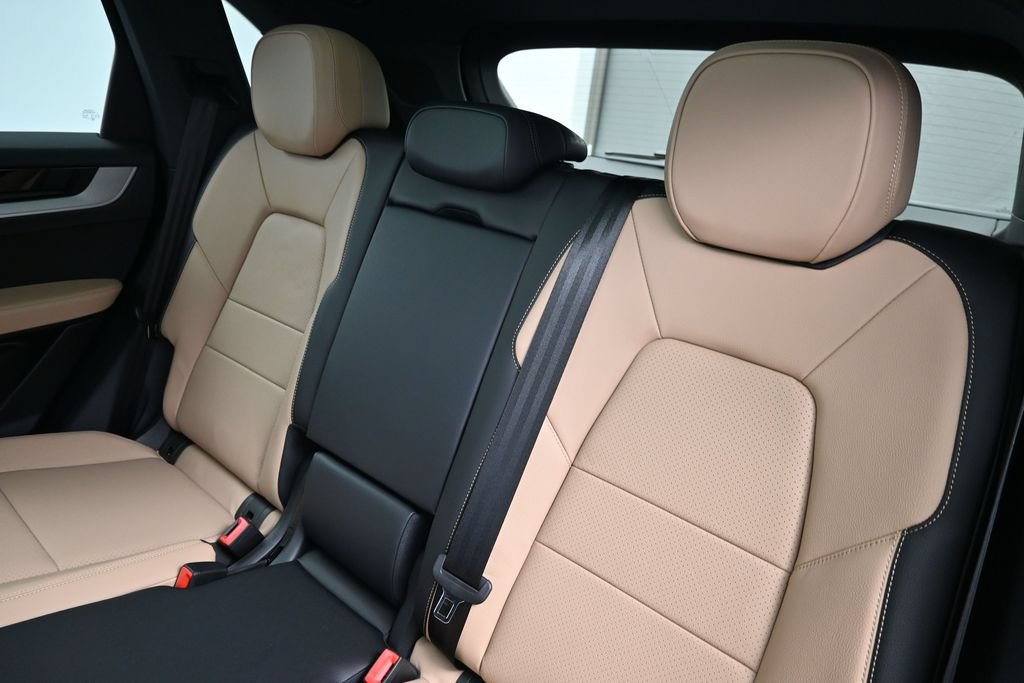 Used 2026 Porsche Cayenne AWD/4WD image 6