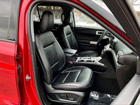 Certified 2022 Ford Explorer XLT w/ Equipment Group 202A image 7