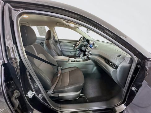 Used 2025 Nissan Sentra SV image 31