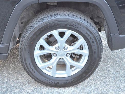 Used 2023 Jeep Grand Cherokee Altitude image 12