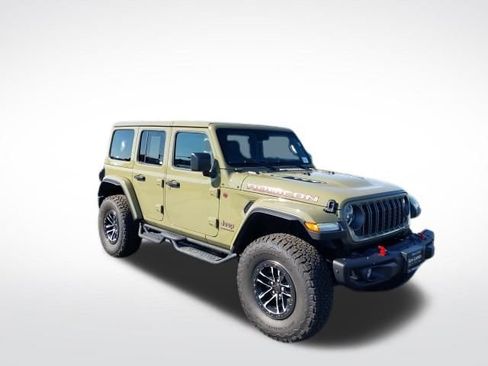 Used 2025 Jeep Wrangler Unlimited Rubicon image 2