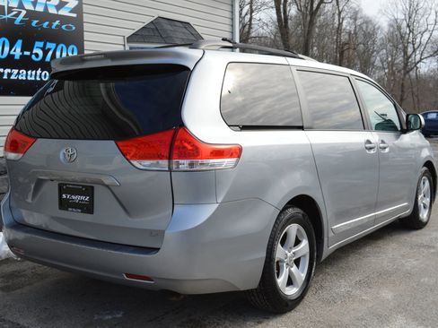 Used 2011 Toyota Sienna LE image 5