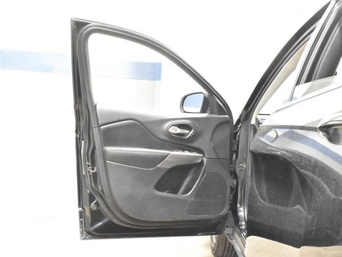 Used 2020 Jeep Cherokee Limited AWD/4WD image 9