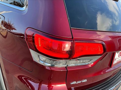 Used 2021 Jeep Grand Cherokee Limited image 28