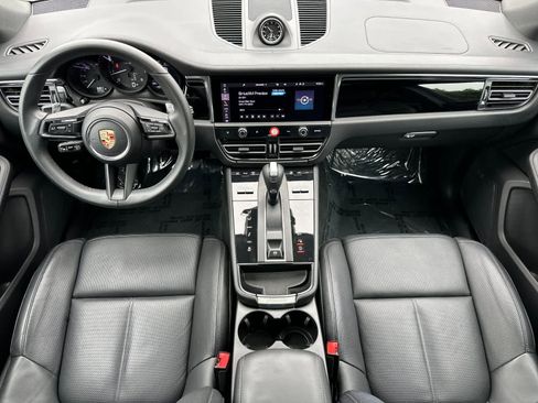 Certified 2025 Porsche Macan image 6