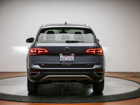 Used 2024 Volkswagen Taos SE AWD/4WD image 3