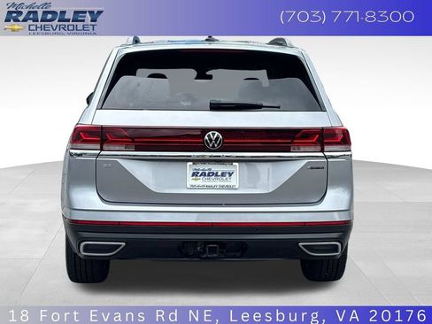 Used 2025 Volkswagen Atlas SE AWD/4WD image 4