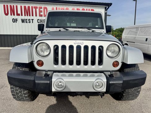 Used 2012 Jeep Wrangler Unlimited Sahara w/ Connectivity Group AWD/4WD image 3