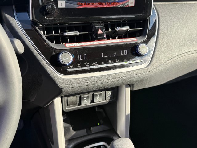 Used 2025 Toyota Corolla Cross XLE FWD image 17