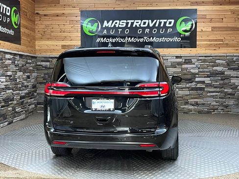 Used 2022 Chrysler Pacifica Touring-L w/ S Appearance Package AWD/4WD image 17