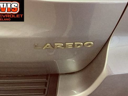 Used 2018 Jeep Grand Cherokee Laredo AWD/4WD image 22