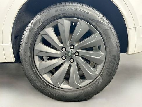 Used 2020 Land Rover Discovery Sport SE R-Dynamic image 32