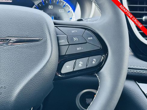 Used 2023 Chrysler Pacifica Touring-L w/ Uconnect Theater Family Group image 11