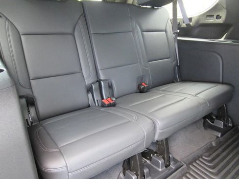 Used 2025 Chevrolet Suburban Z71 w/ Comfort Package AWD/4WD image 36