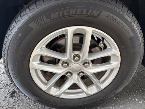 Used 2023 Jeep Grand Cherokee L Laredo w/ Luxury Tech Group I image 30