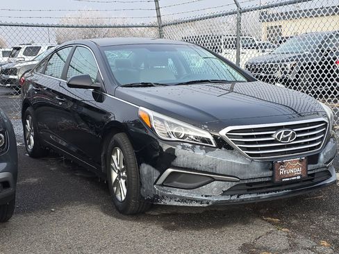 Used 2017 Hyundai Sonata SE image 2