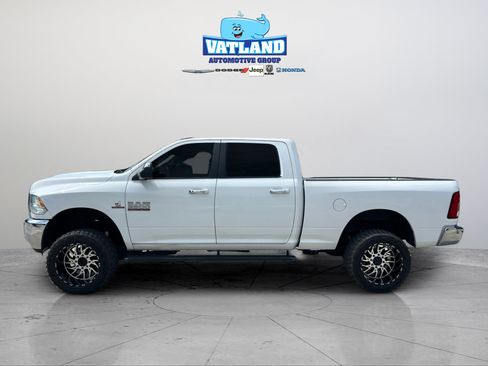Used 2018 RAM 2500 SLT AWD/4WD image 2