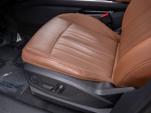 Used 2019 Audi e-tron Premium Plus image 16