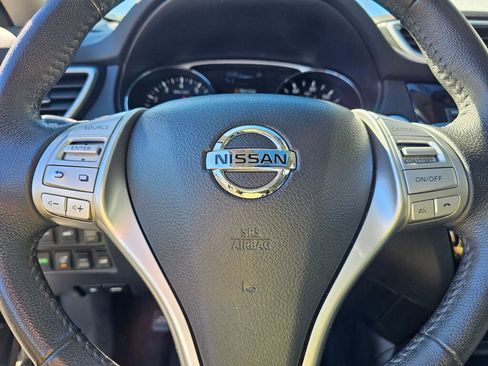 Used 2016 Nissan Rogue SL image 25