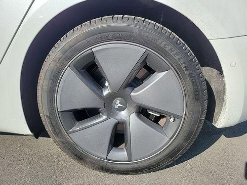 Used 2021 Tesla Model 3 Standard Range Plus image 16