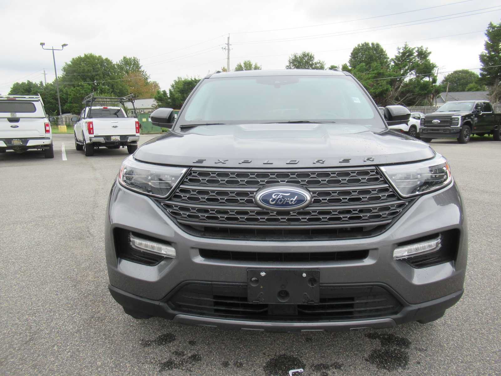 Used 2022 Ford Explorer XLT w/ Equipment Group 202A AWD/4WD image 2