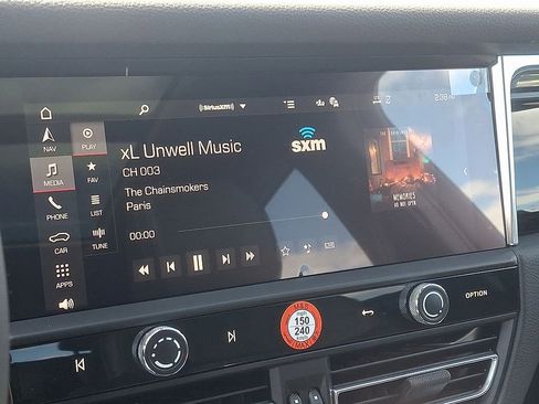 Used 2025 Porsche Macan image 22