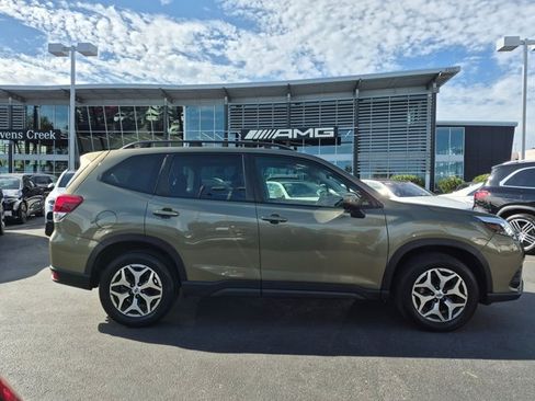 Used 2023 Subaru Forester Premium AWD/4WD image 4