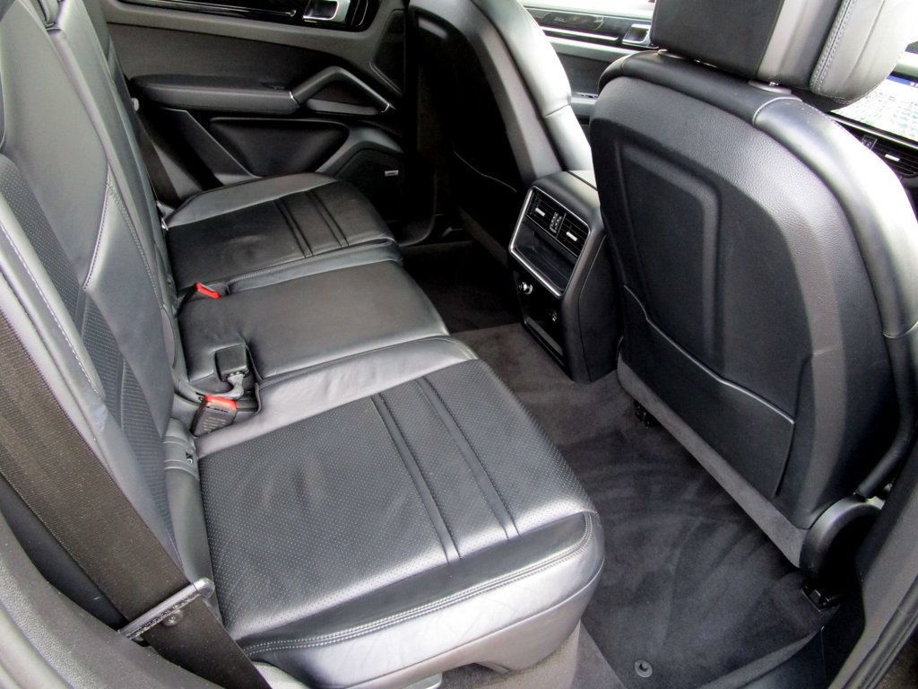 Used 2019 Porsche Cayenne AWD/4WD image 18