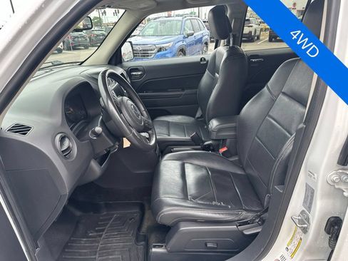 Used 2017 Jeep Patriot High Altitude AWD/4WD image 9