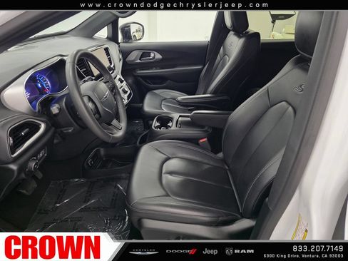 Used 2024 Chrysler Pacifica Limited FWD image 22
