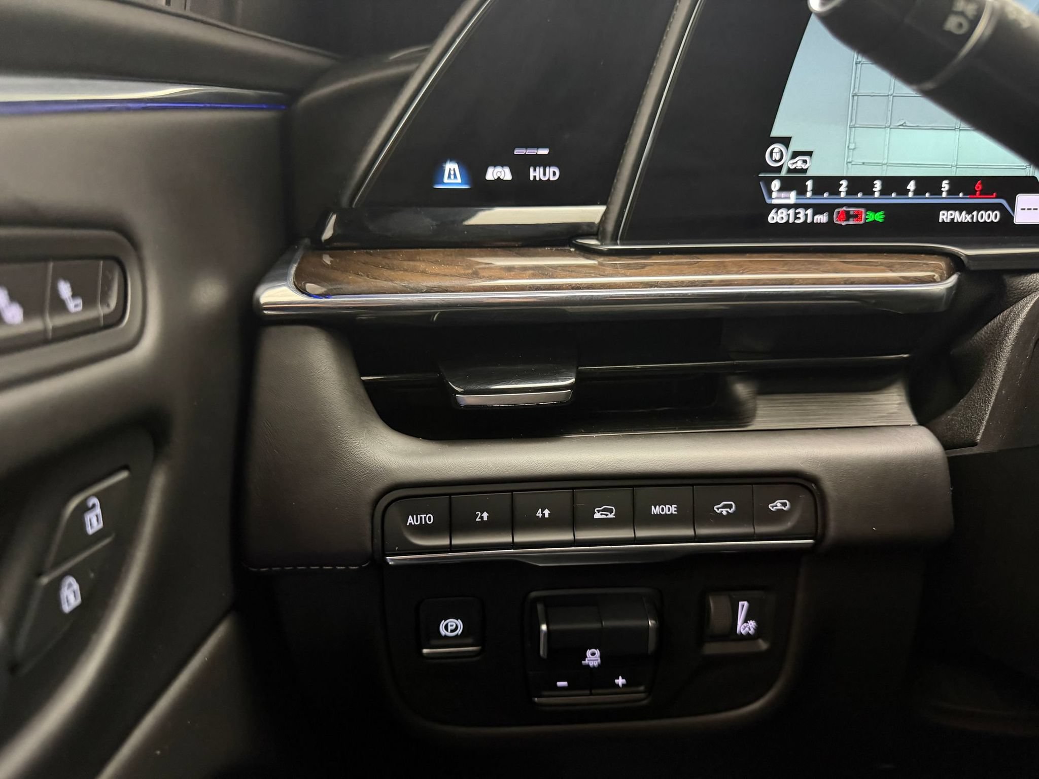 Used 2021 Cadillac Escalade Sport Platinum AWD/4WD image 19