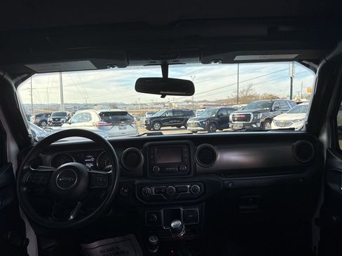 Used 2018 Jeep Wrangler Unlimited Sport image 21