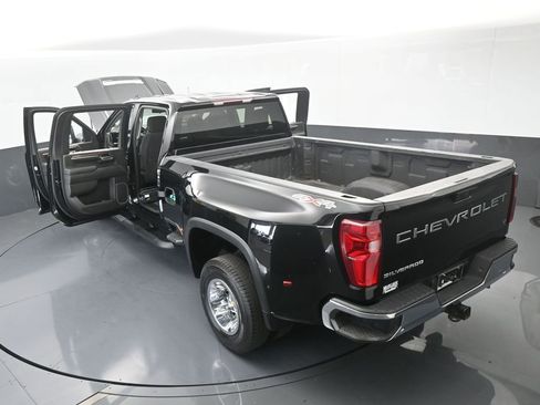 Used 2024 Chevrolet Silverado 3500 LT image 71