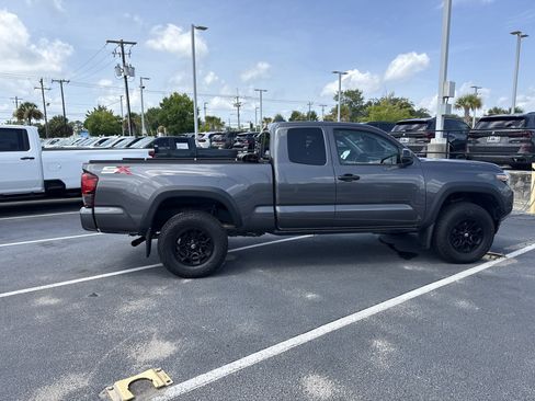 Used 2022 Toyota Tacoma SR w/ SX Package RWD image 18
